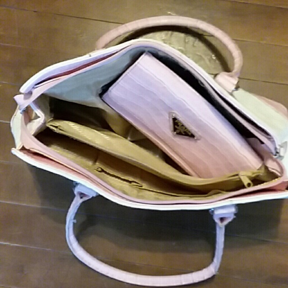 2 womans purses - Picture 3 of 5